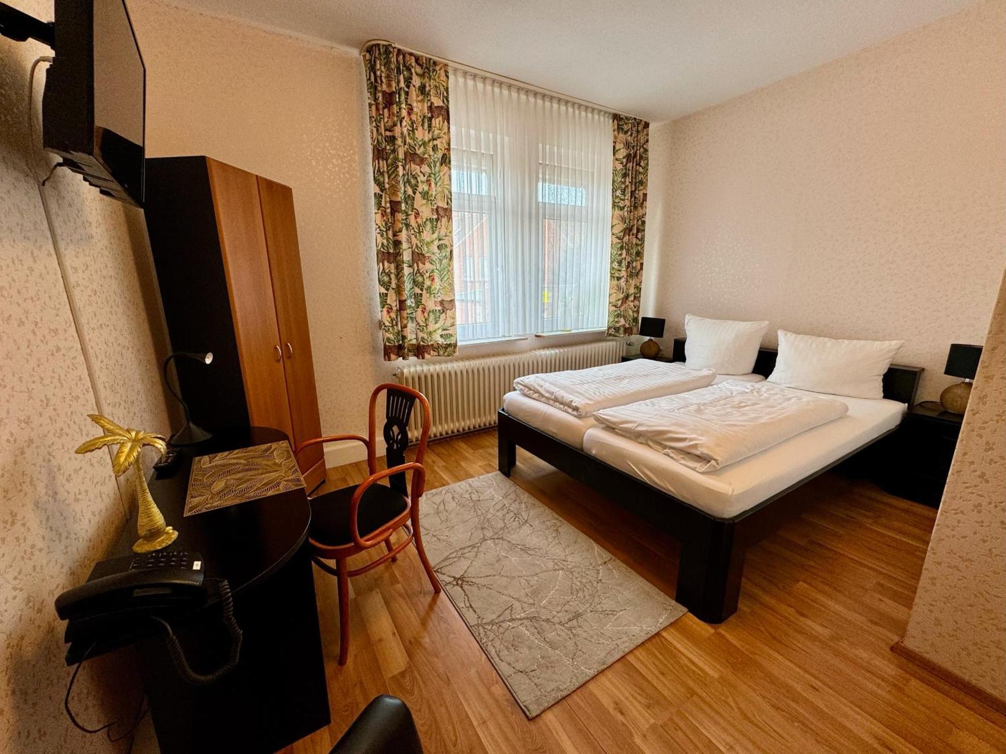 Hotel Sophien-Cafe Лер Екстер'єр фото